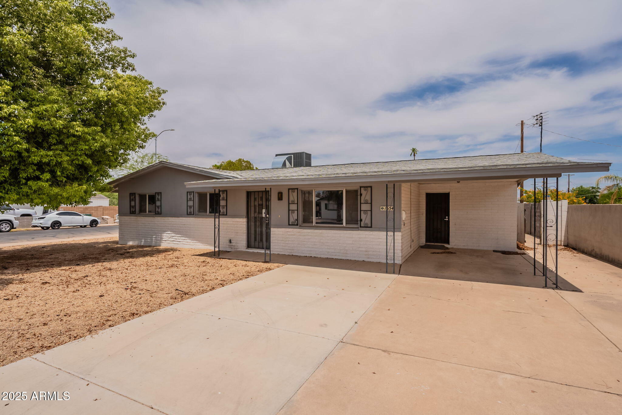 Property Photo:  1654 E 2nd Street  AZ 85203 
