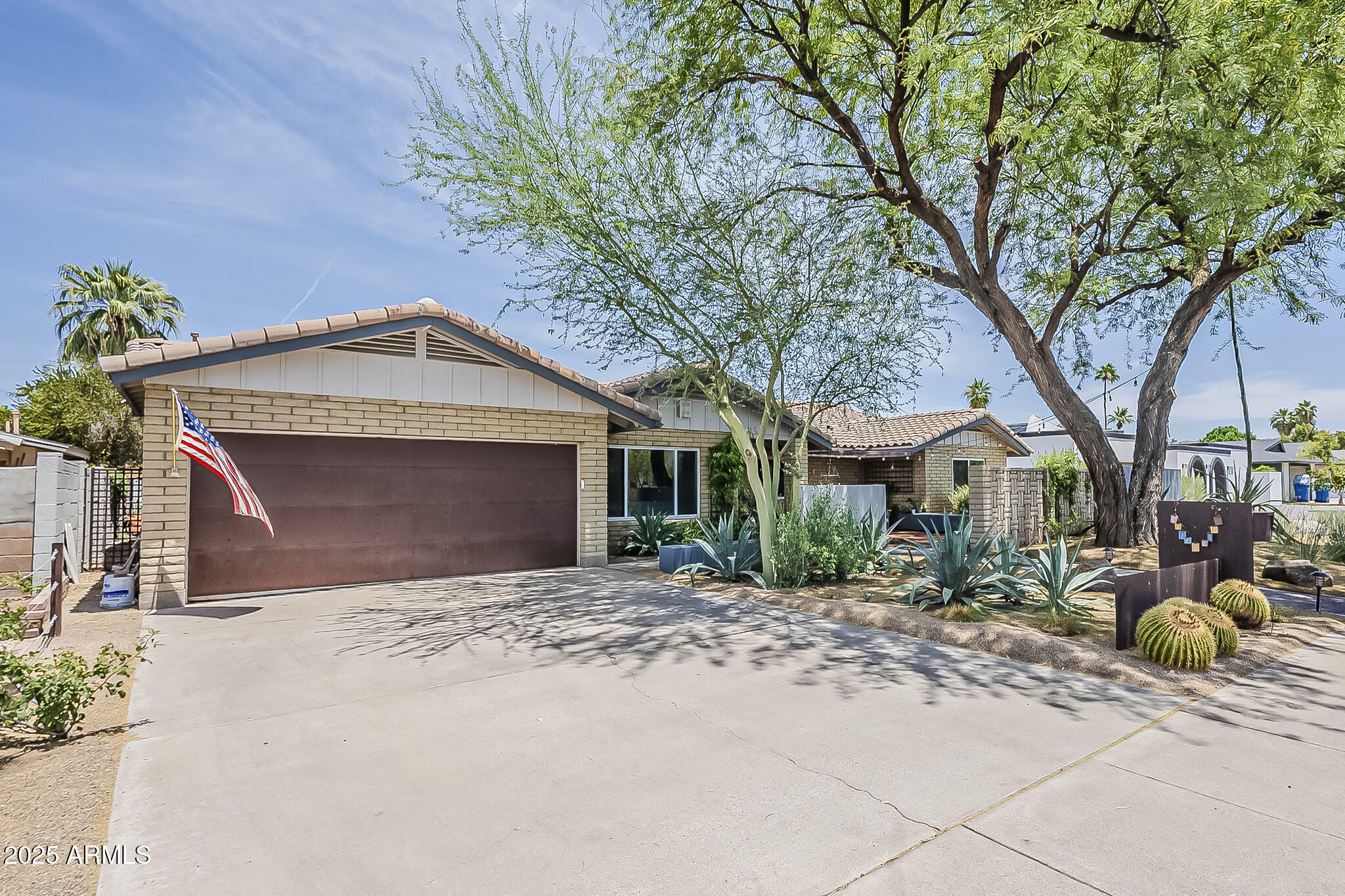 Property Photo: 402 E Claremont Street AZ 85012