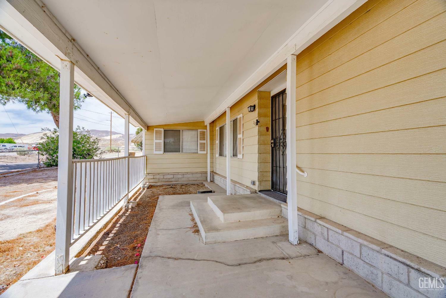 Property Photo: 1203 Bush Street CA 93252