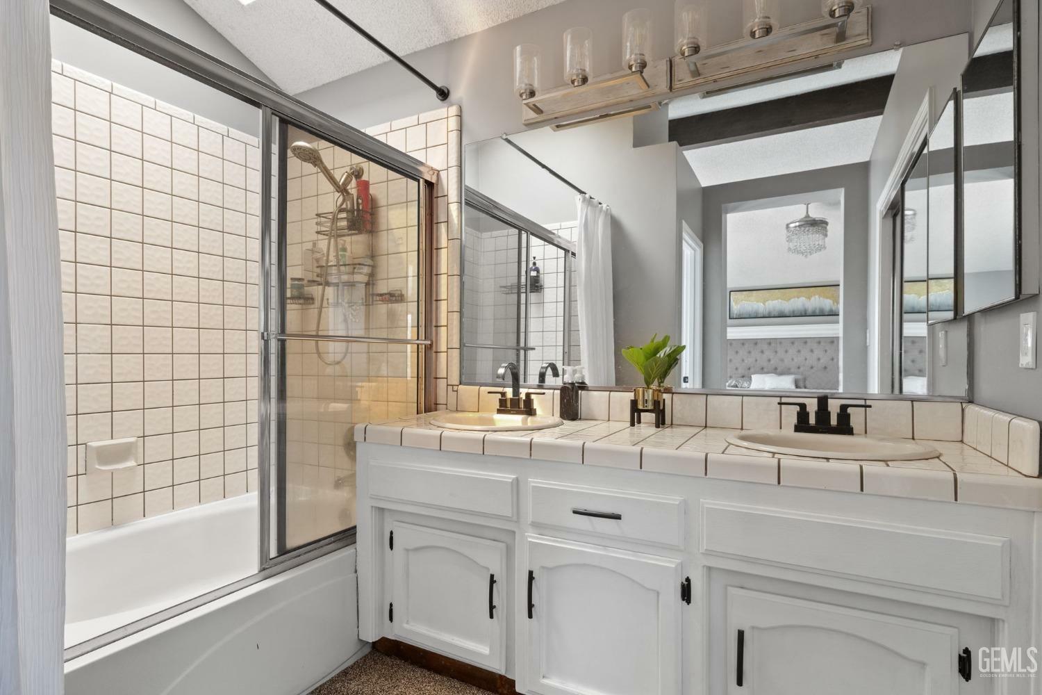 Property Photo: 7209 Copper Creek Way CA 93308