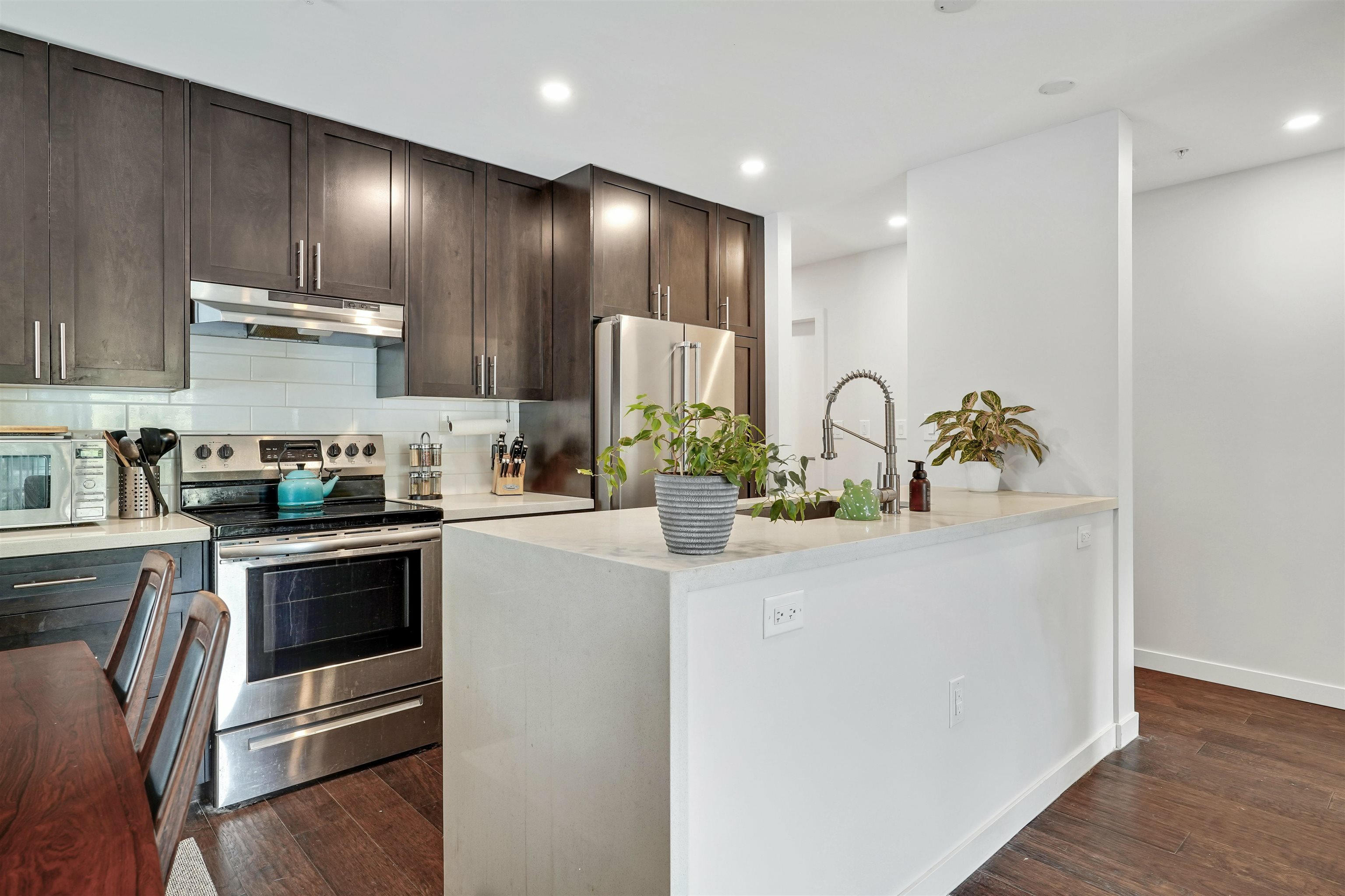 Property Photo: 357 E 2nd Street 302 BC V7L 1C6