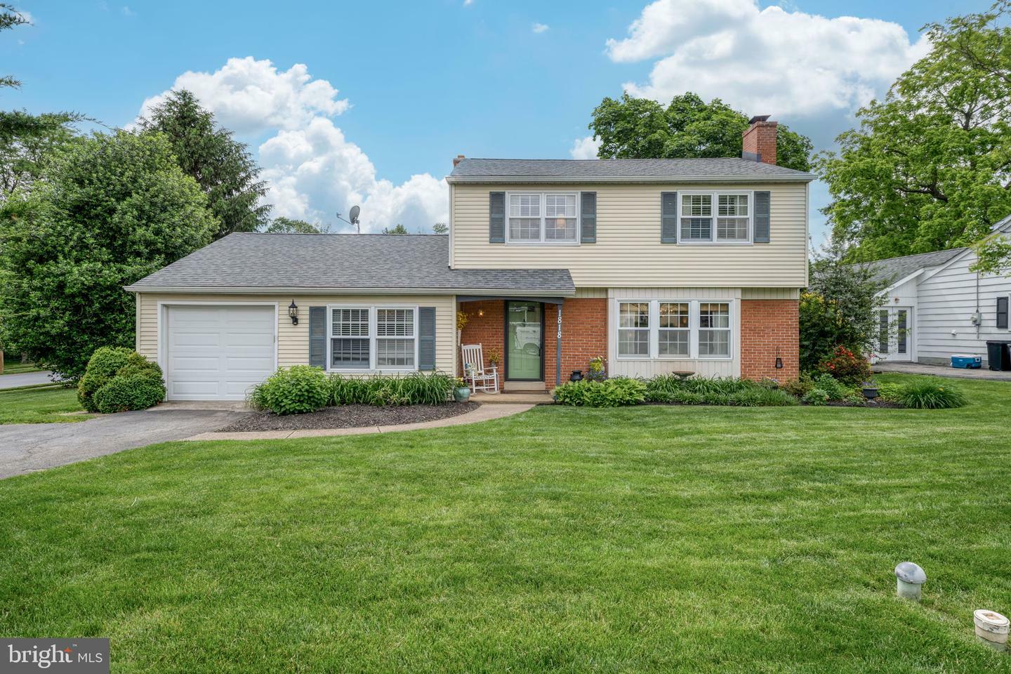 Property Photo: 1818 Longview Drive PA 17601