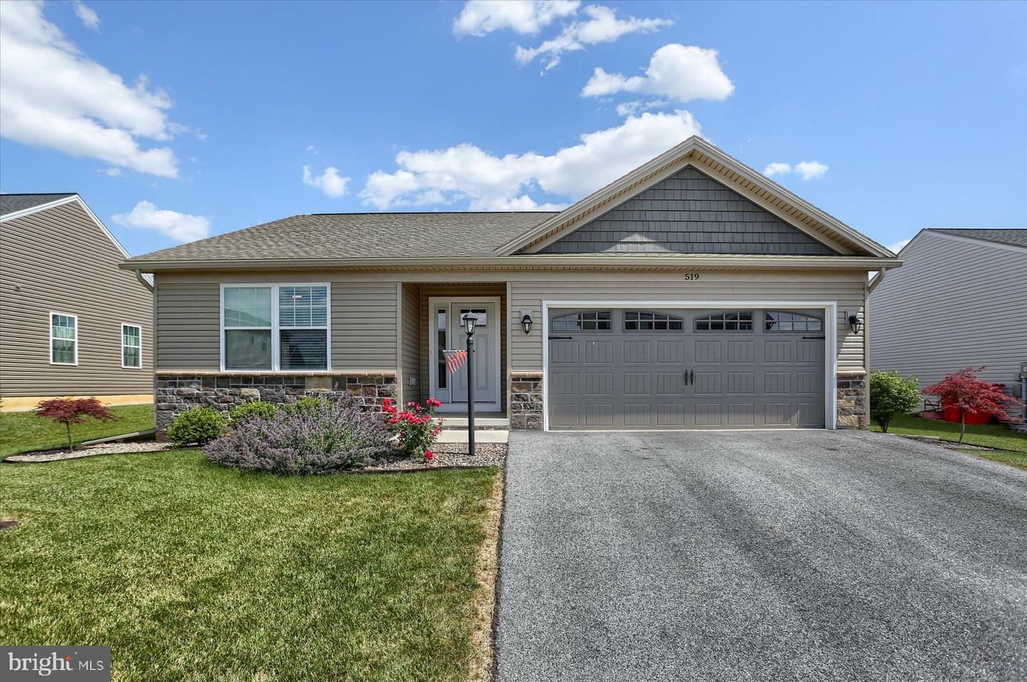 Property Photo: 519 Cambridge Lane PA 17257