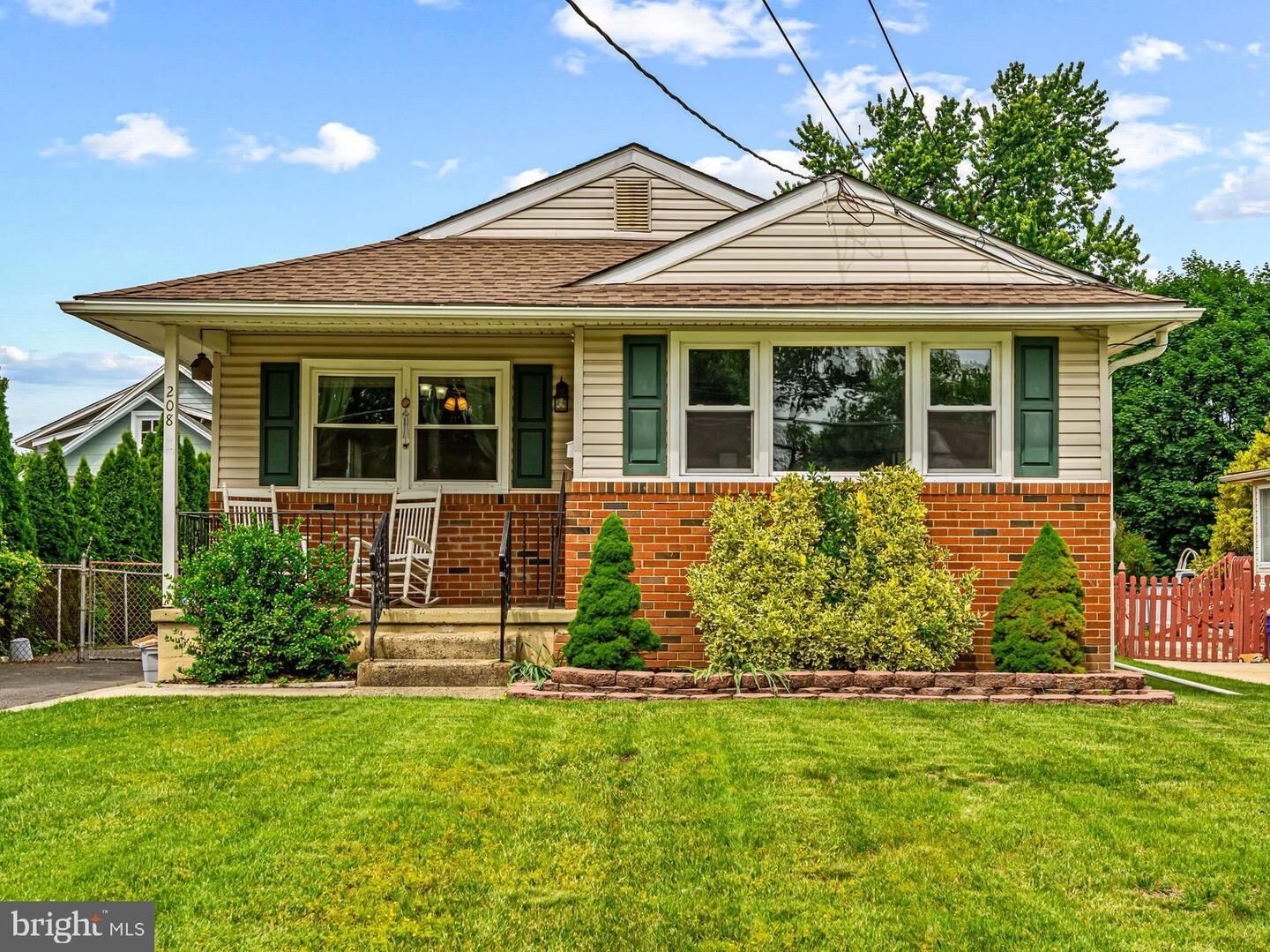 Property Photo:  208 N Warwick Road  NJ 08049 