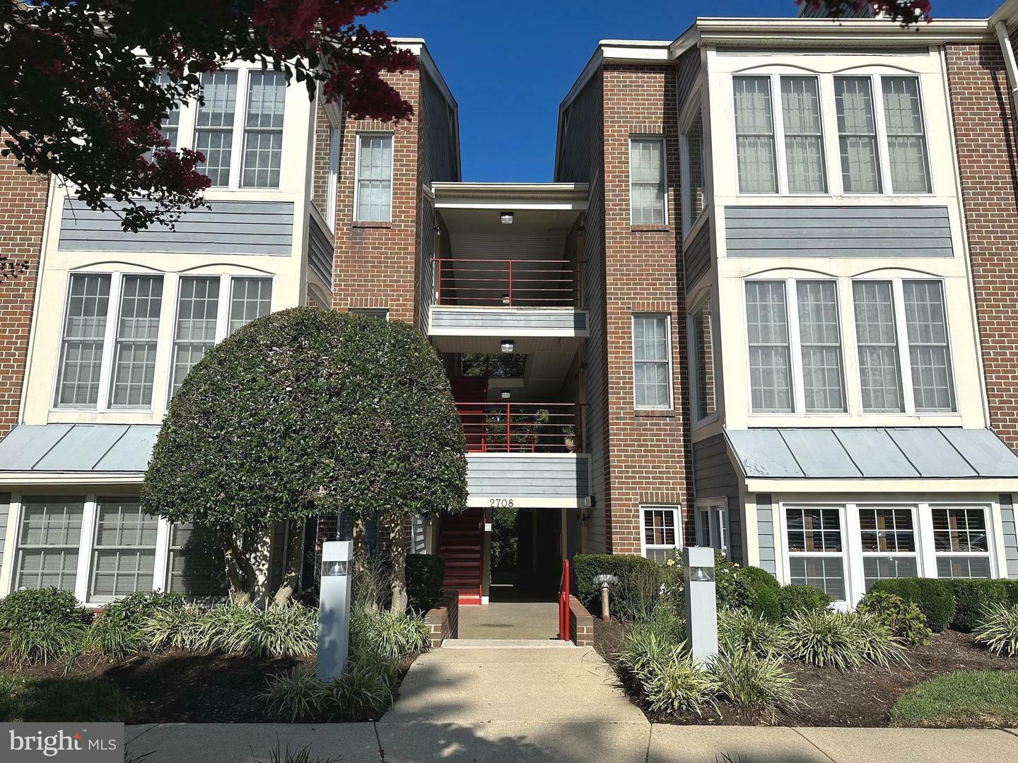 Property Photo: 2708 Summerview Way 302 MD 21401