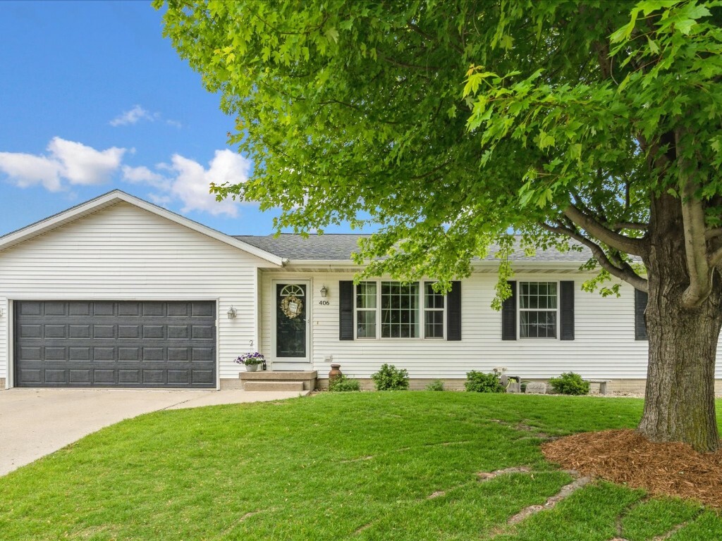 406 Agape Avenue  Urbana IA 52345 photo