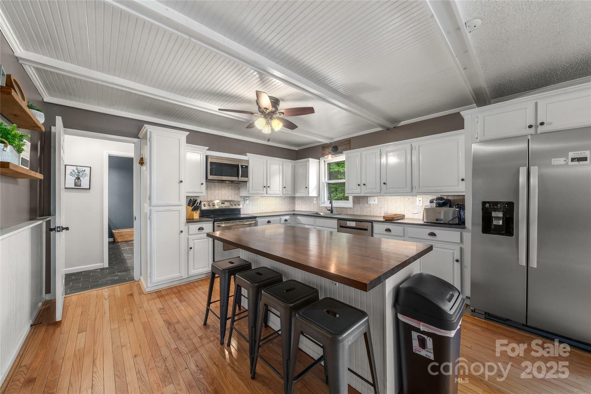Property Photo: 307 Nottingham Road NC 28751