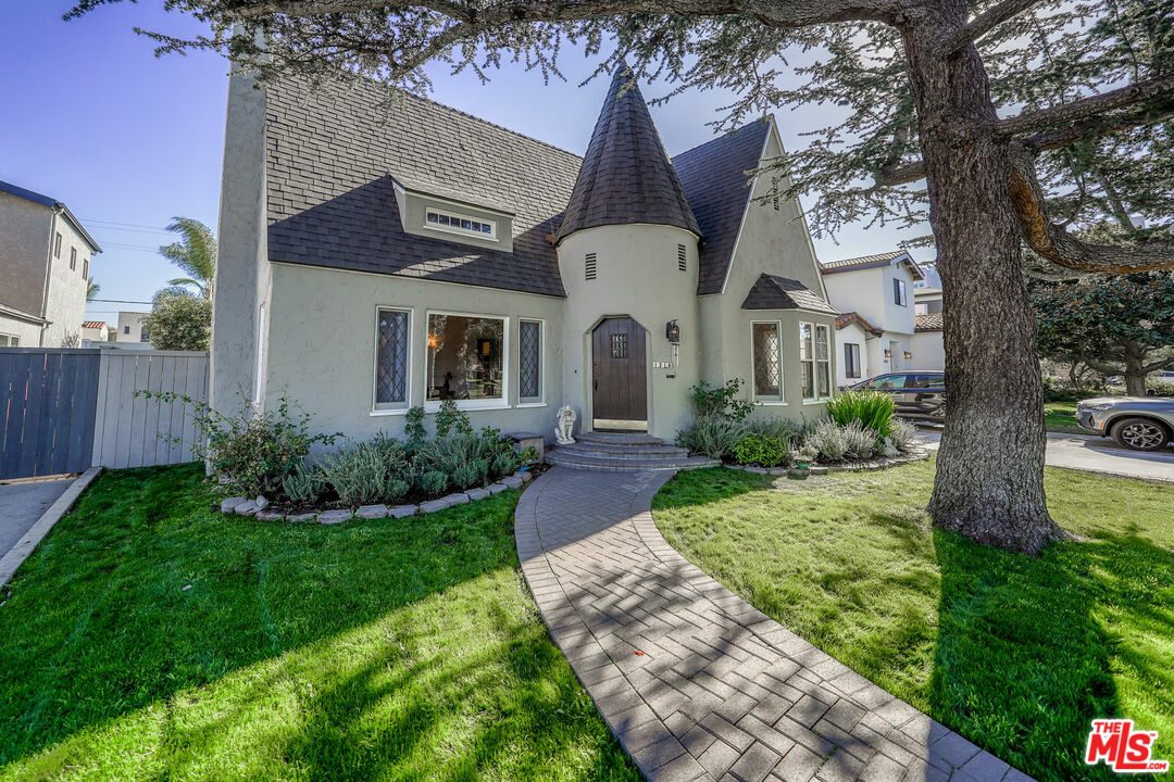 Property Photo: 1218 S Point View St CA 90035