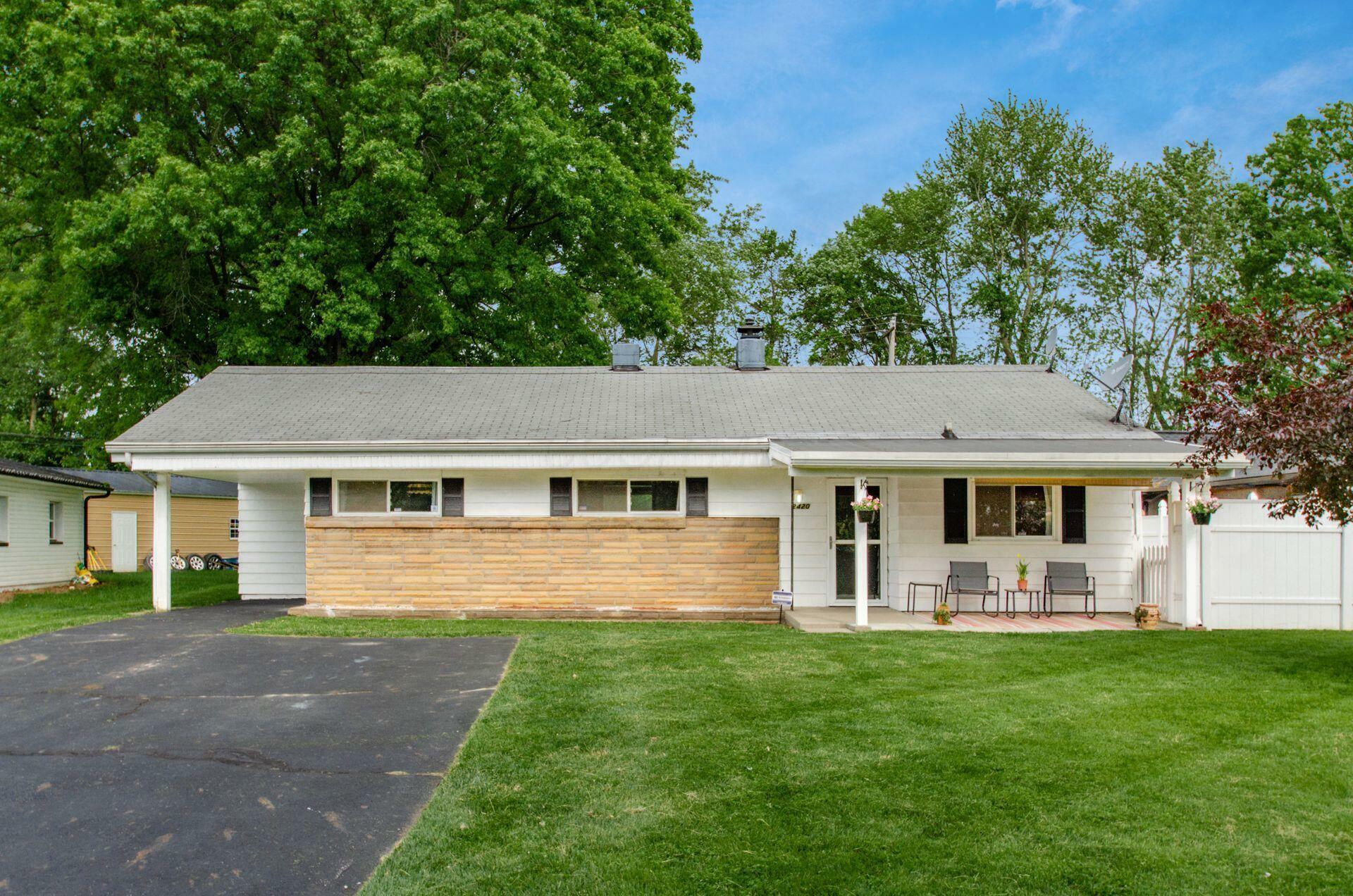 Property Photo:  2420 Ferris Park N Drive  OH 43224 
