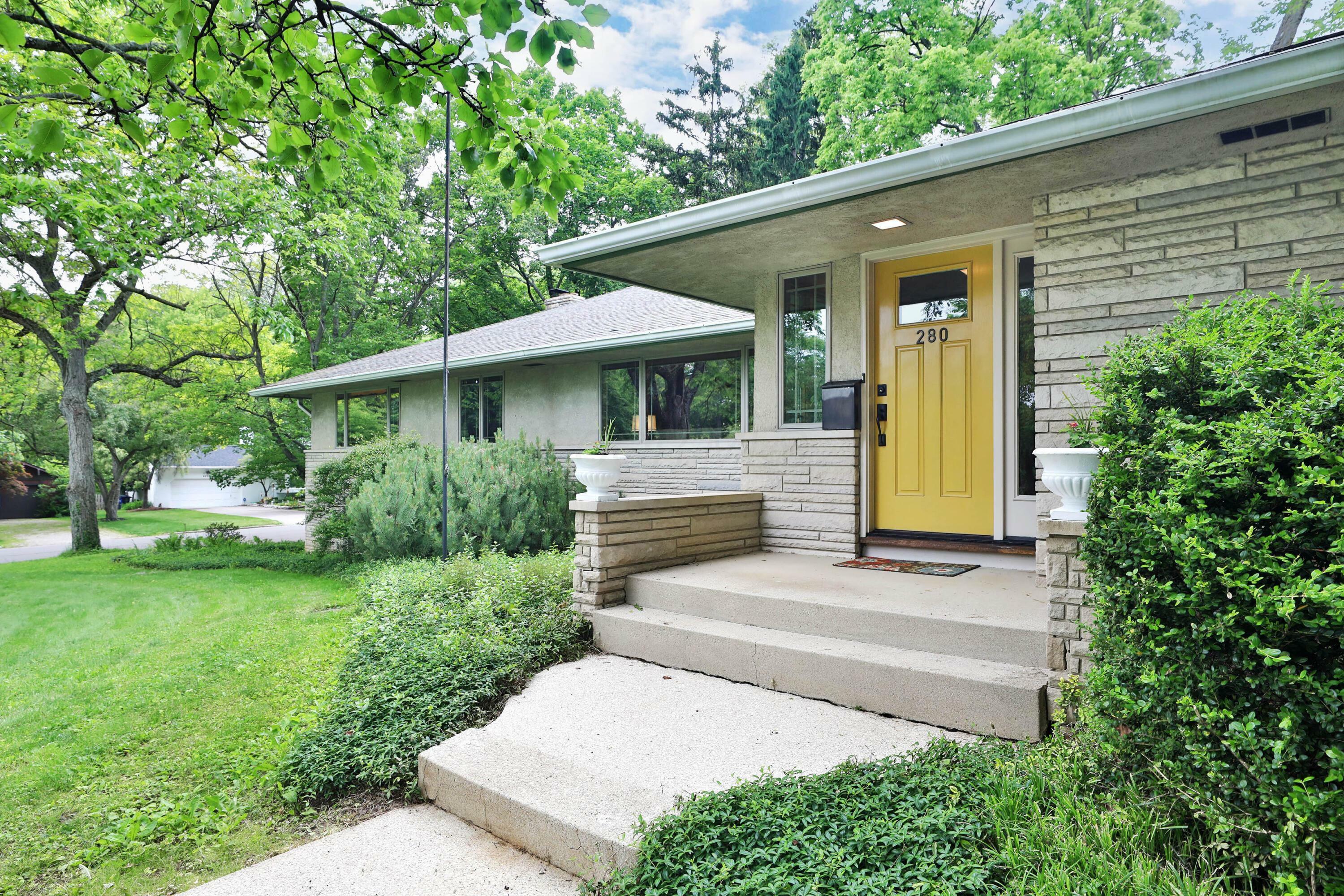 Property Photo: 280 Croswell Road OH 43214