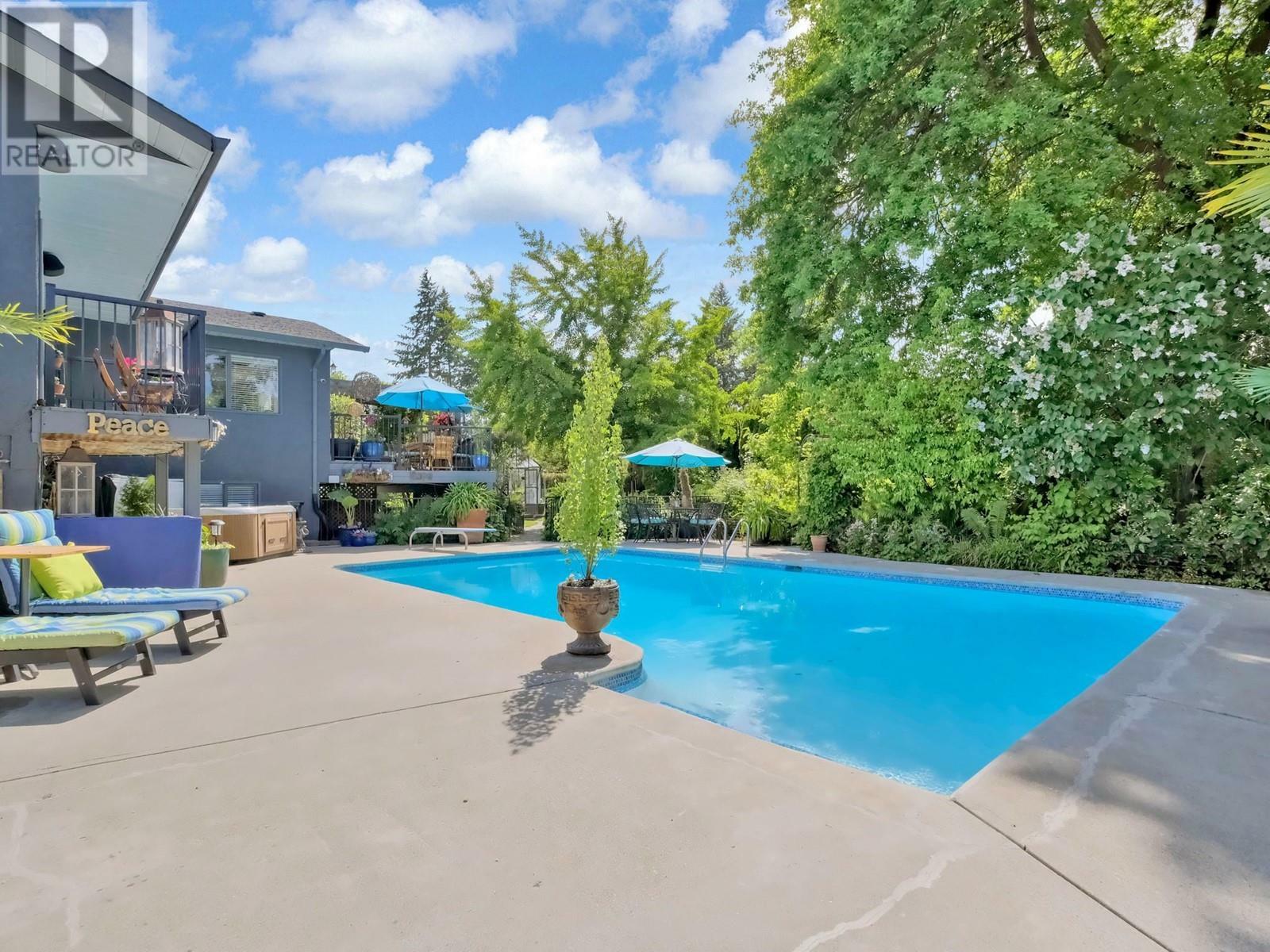Photo de la propriété:  4306 Hazell Road  BC V1W 1P8 