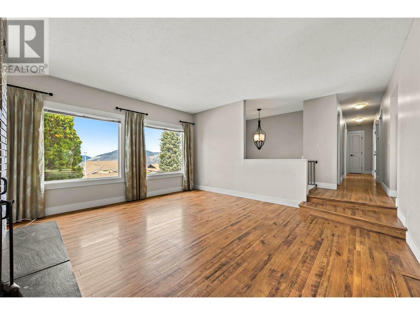 Property Photo: 429 Gleneagles Drive BC V2E 1Y4