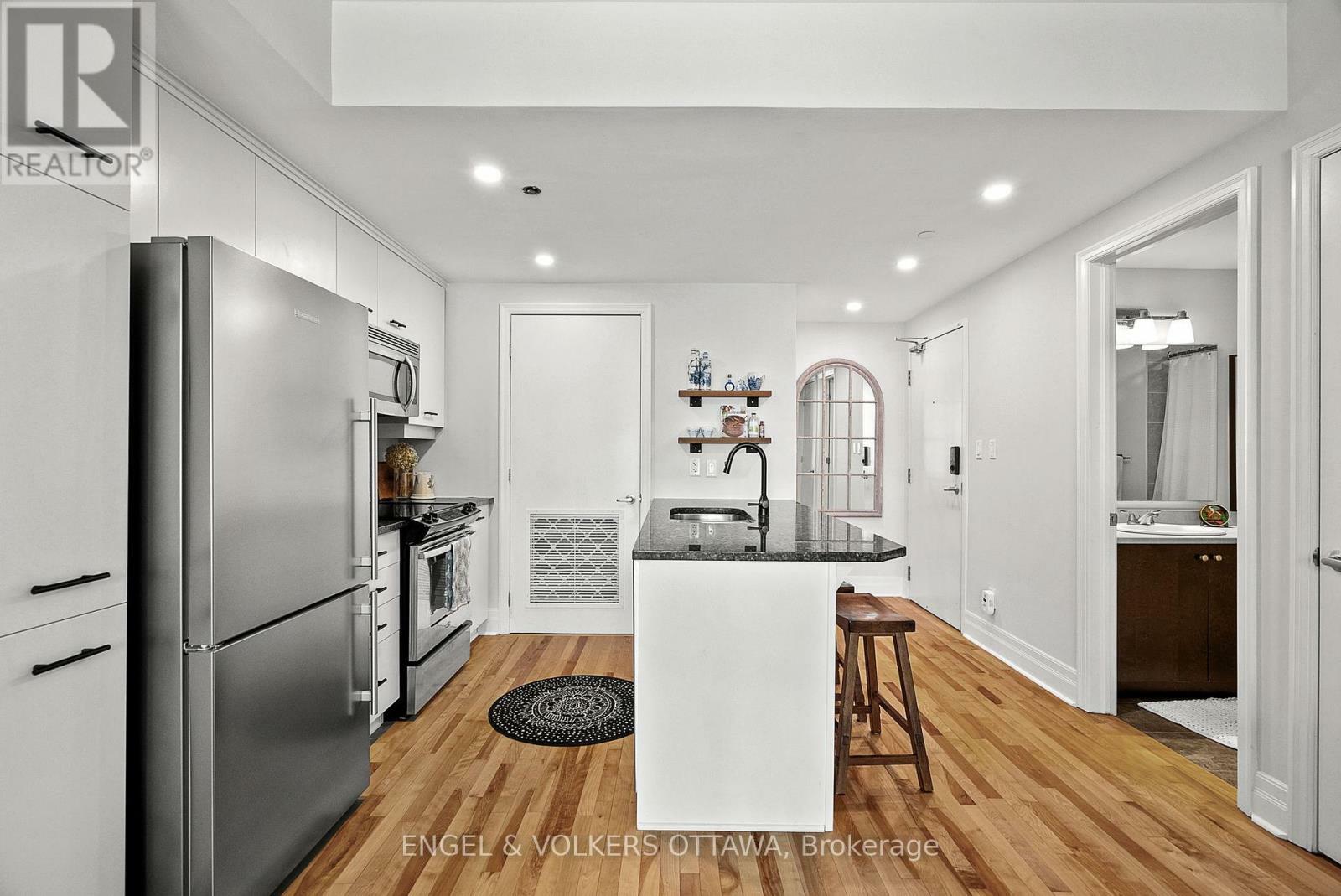 Property Photo: 950 Marguerite Avenue 107 ON K1K 3T8