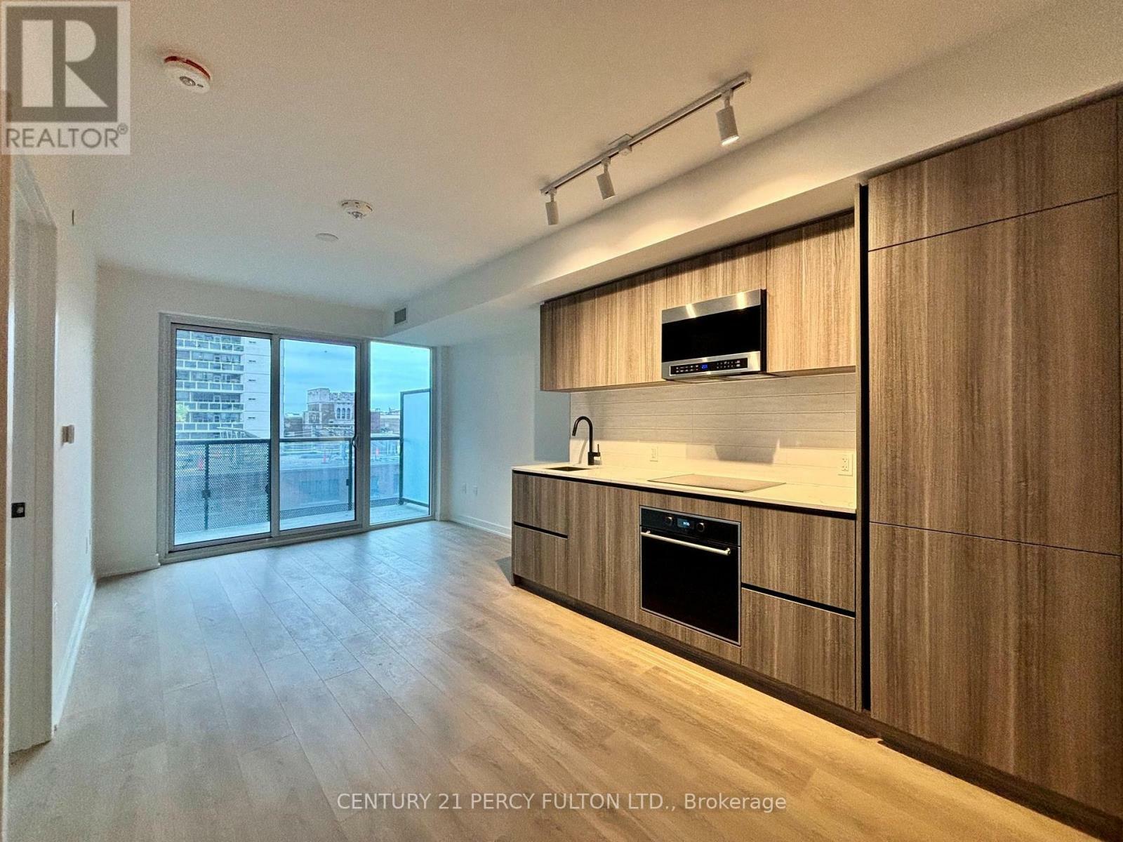 Property Photo: 117 Broadway Avenue 517 ON M4P 1V3