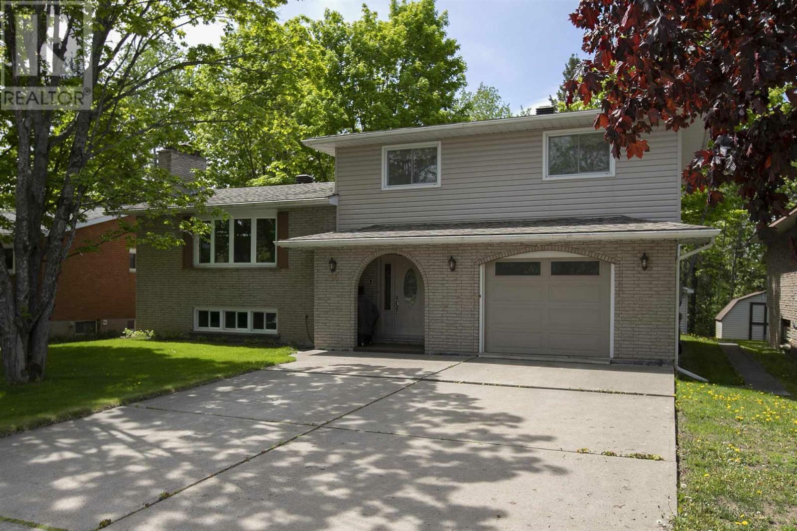 Property Photo:  15 Westridge Rd  ON P6C 5Y4 