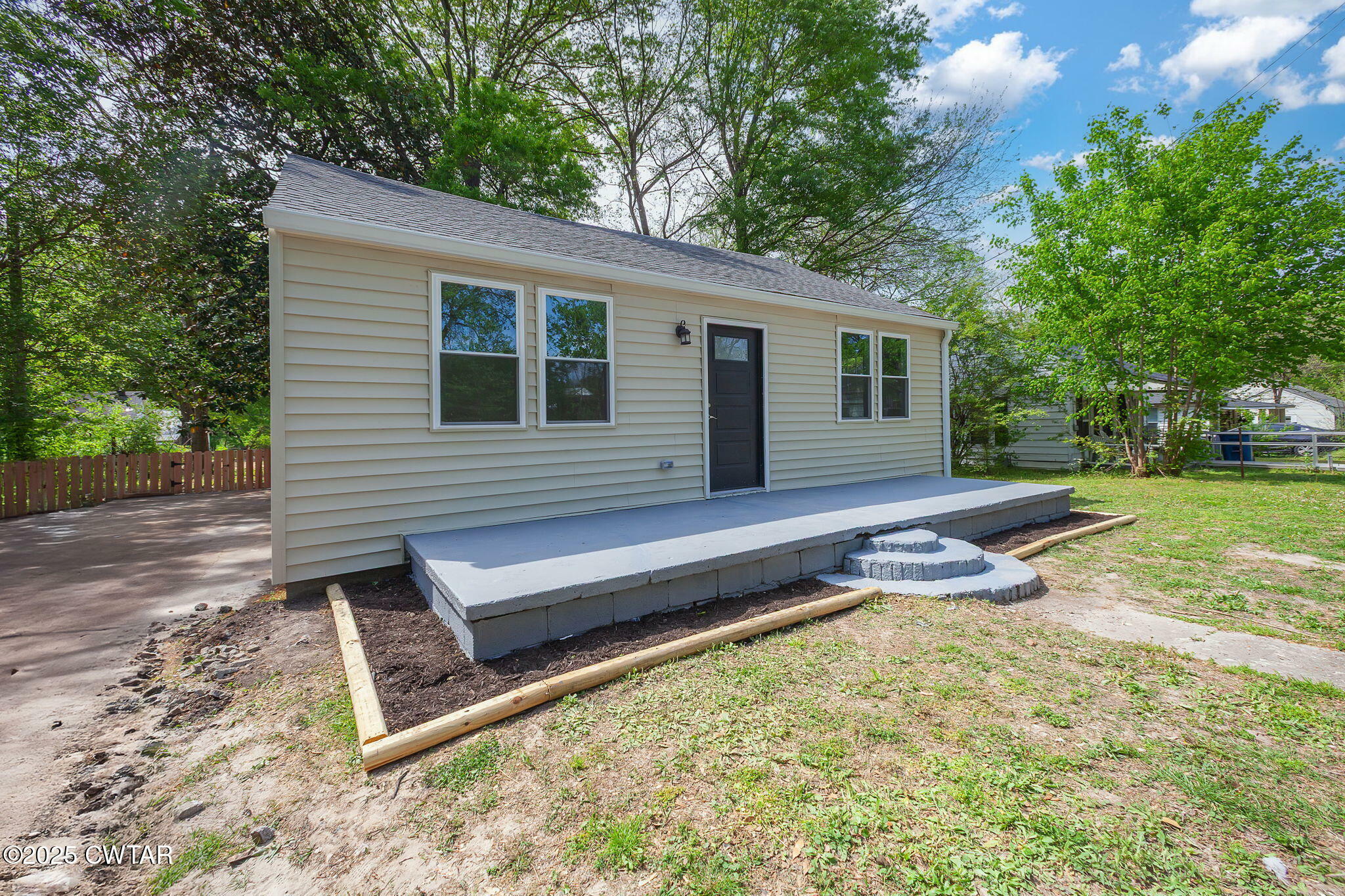 Property Photo: 719 N 20th Avenue TN 38343