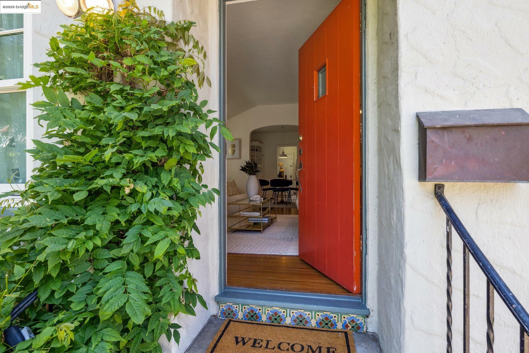 Property Photo: 1128 Evelyn Ave CA 94706