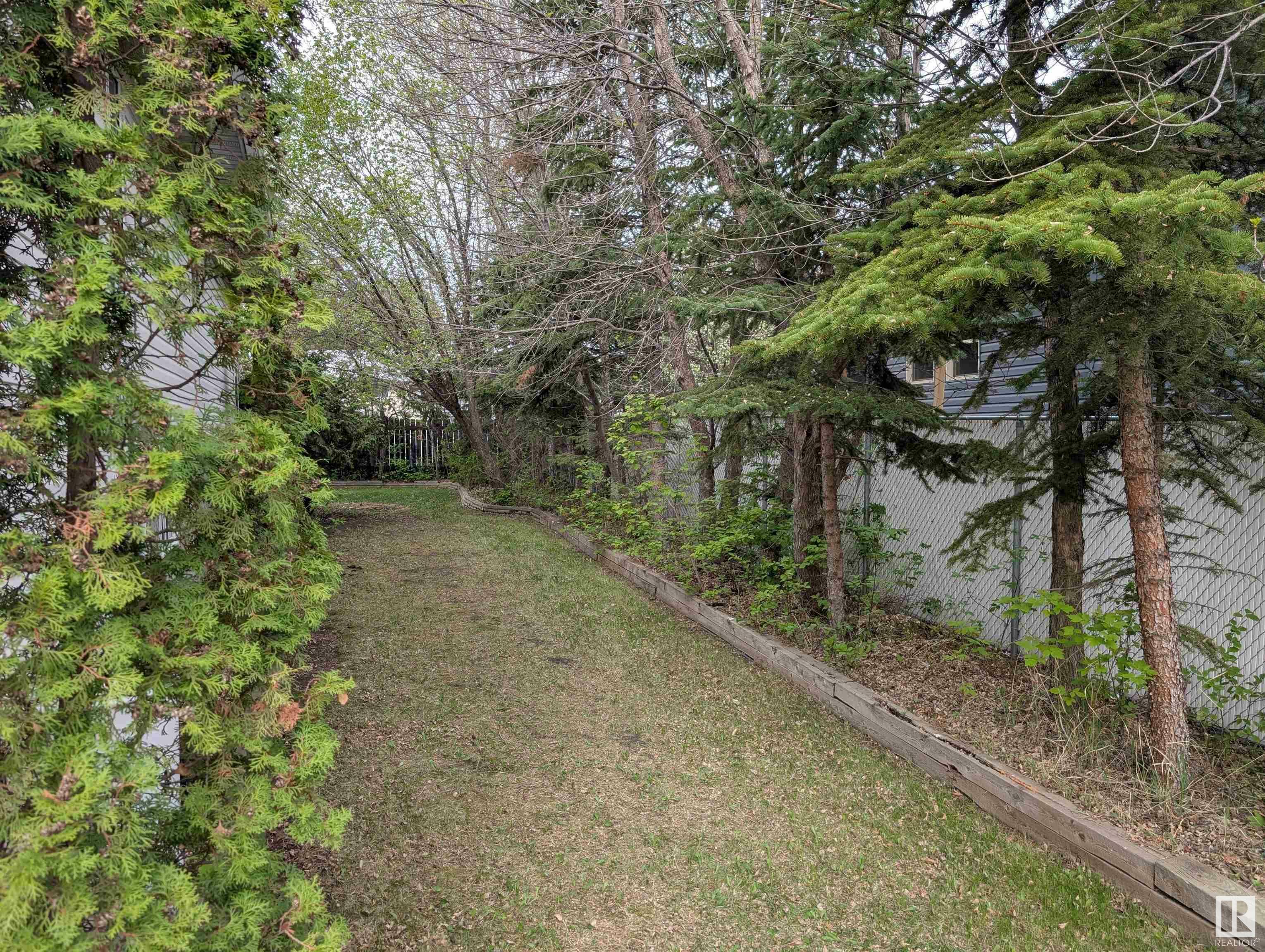Property Photo: 221 Grandin Drive AB T8R 1H6