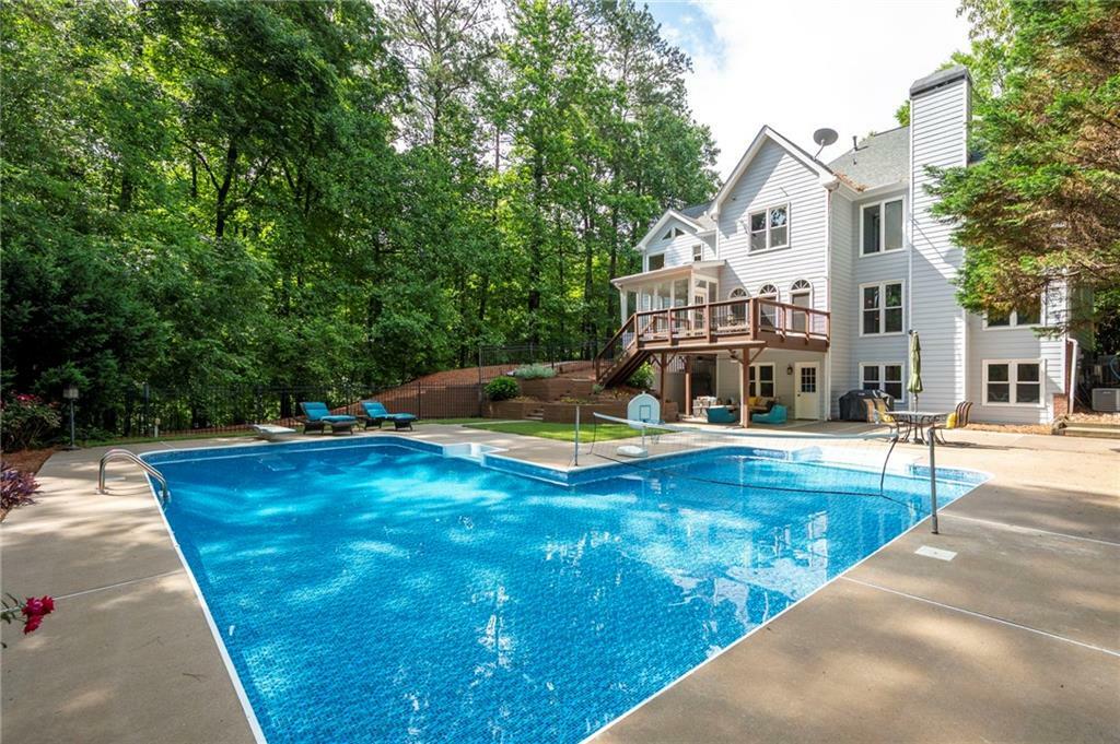 Property Photo: 206 Kingsley Way GA 30188