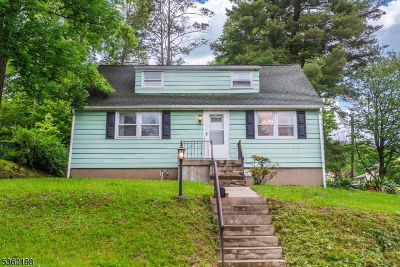 Property Photo: 33 Lorelei Rd NJ 07052