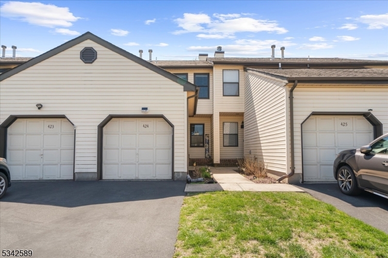 Property Photo: 424 Willow Ct NJ 08822