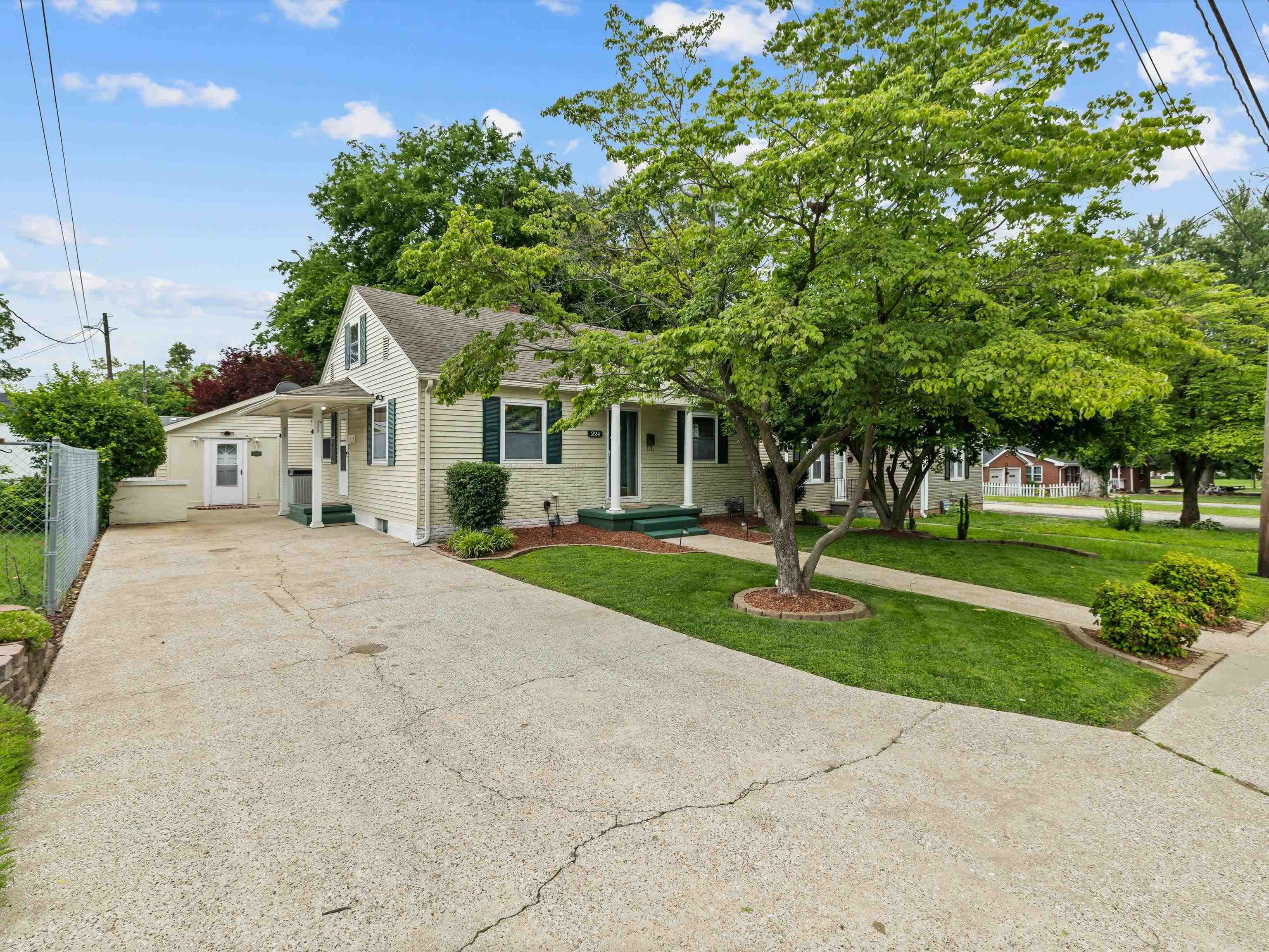 Property Photo: 224 S Elm Place KY 42420