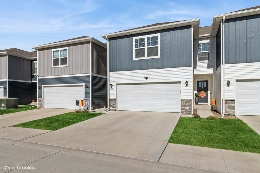 14225 Walnut Meadows Drive  Urbandale IA 50323 photo