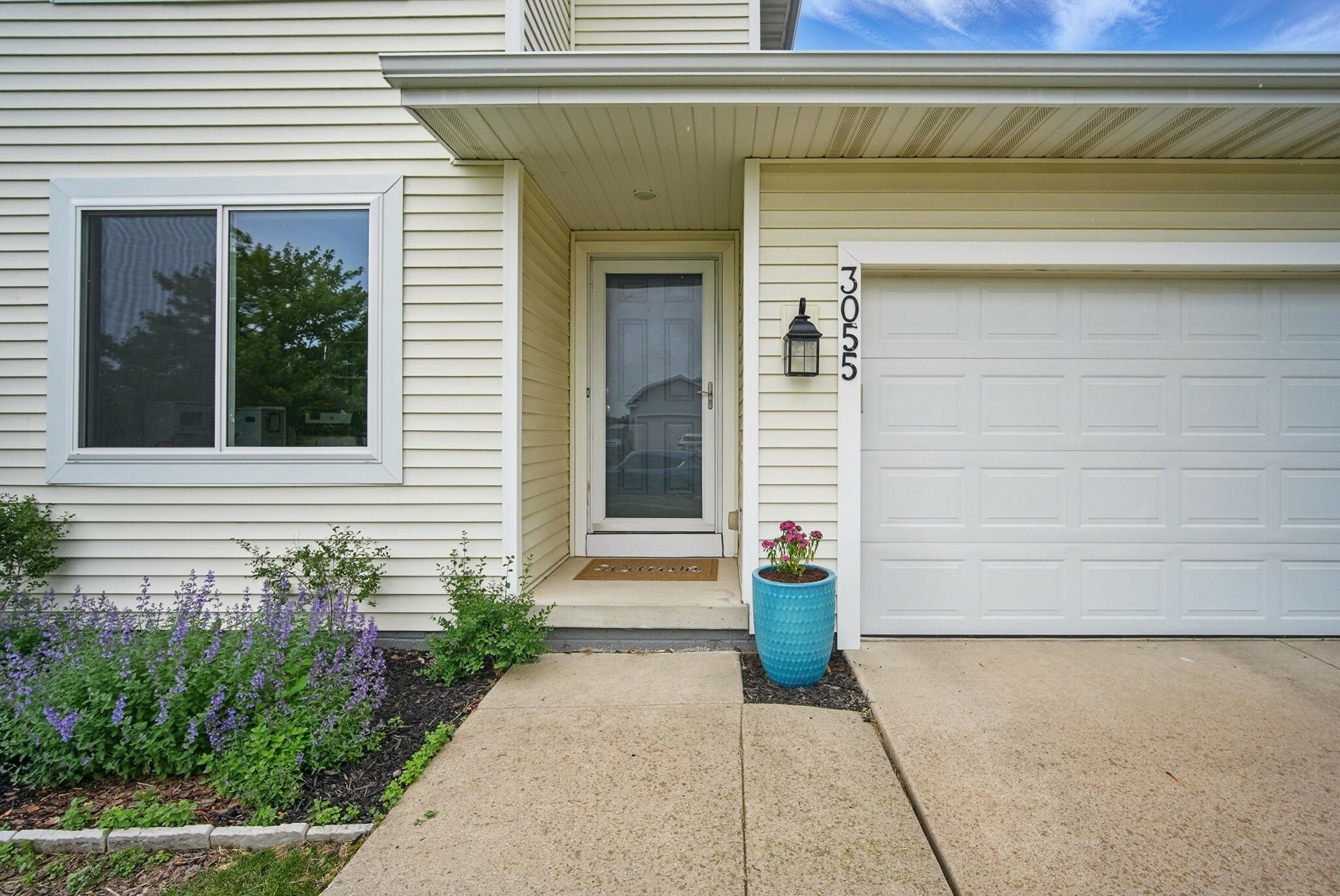 Property Photo: 3055 E 52nd Street IA 50317