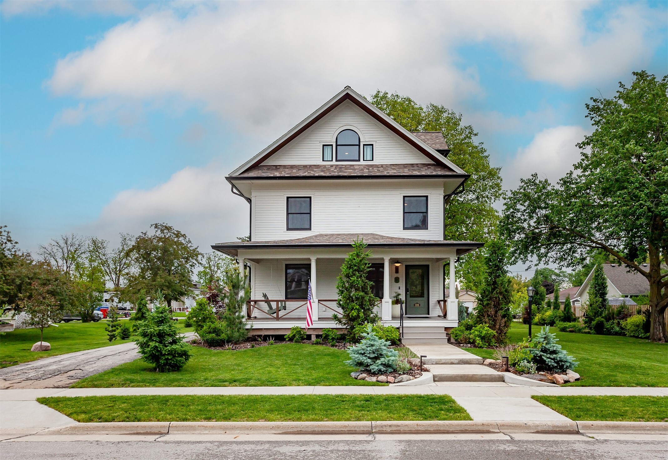 Property Photo:  306 N 1st Avenue  IA 50124 