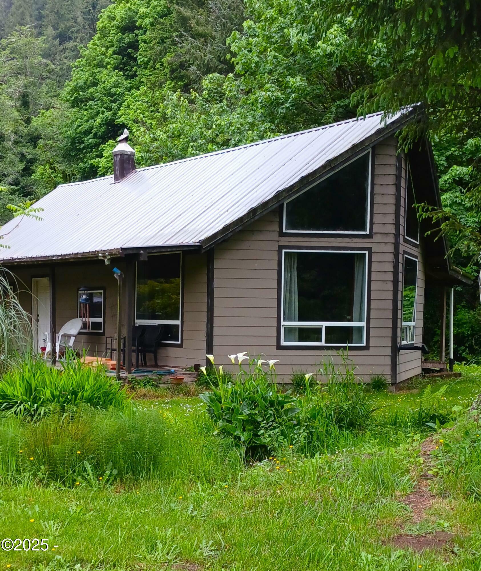 Property Photo: 30 E Risley Creek Road OR 97390
