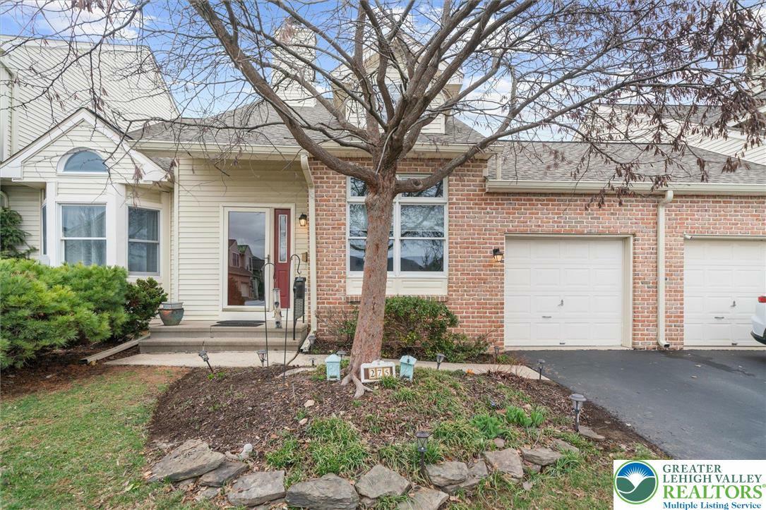 Property Photo: 275 Ridings Circle PA 18062