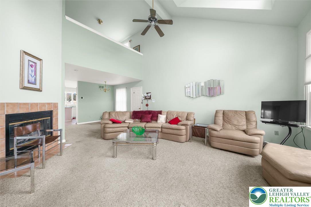 Property Photo: 275 Ridings Circle PA 18062
