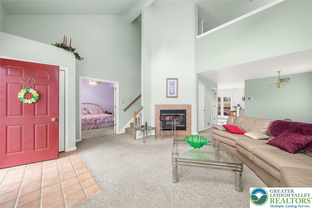 Property Photo: 275 Ridings Circle PA 18062