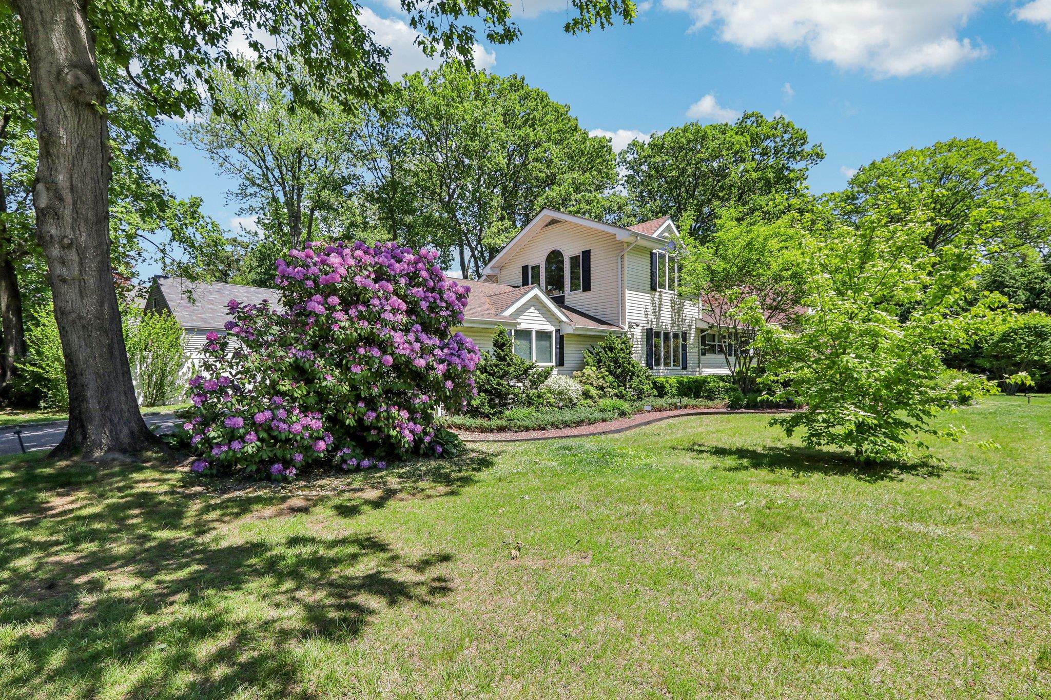 Property Photo: 1 Meadowood Path NY 10804