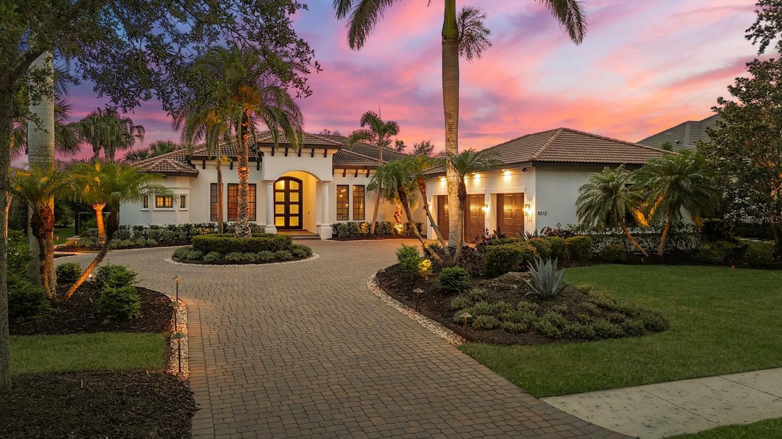 Property Photo:  8312 Catamaran Circle  FL 34202 