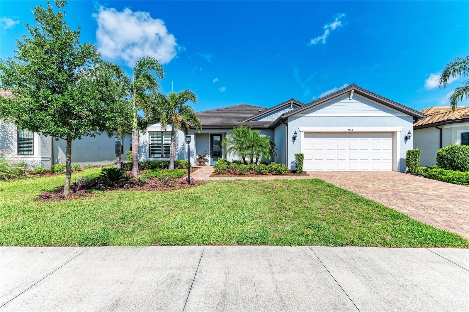 Property Photo: 7136 Summerland Cove FL 34202