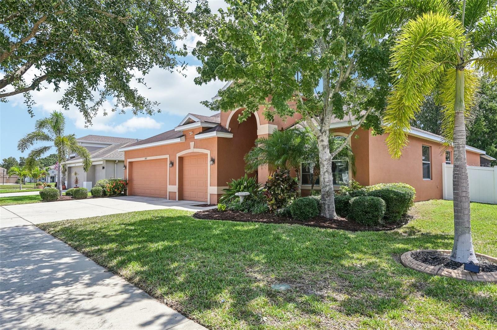 Property Photo: 12612 Avelar Creek Drive FL 33578