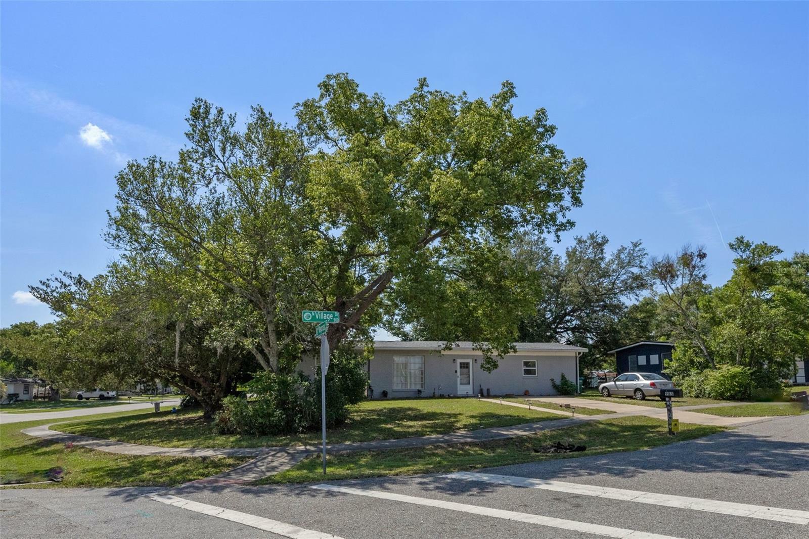 Property Photo: 985 N Village Drive FL 32725
