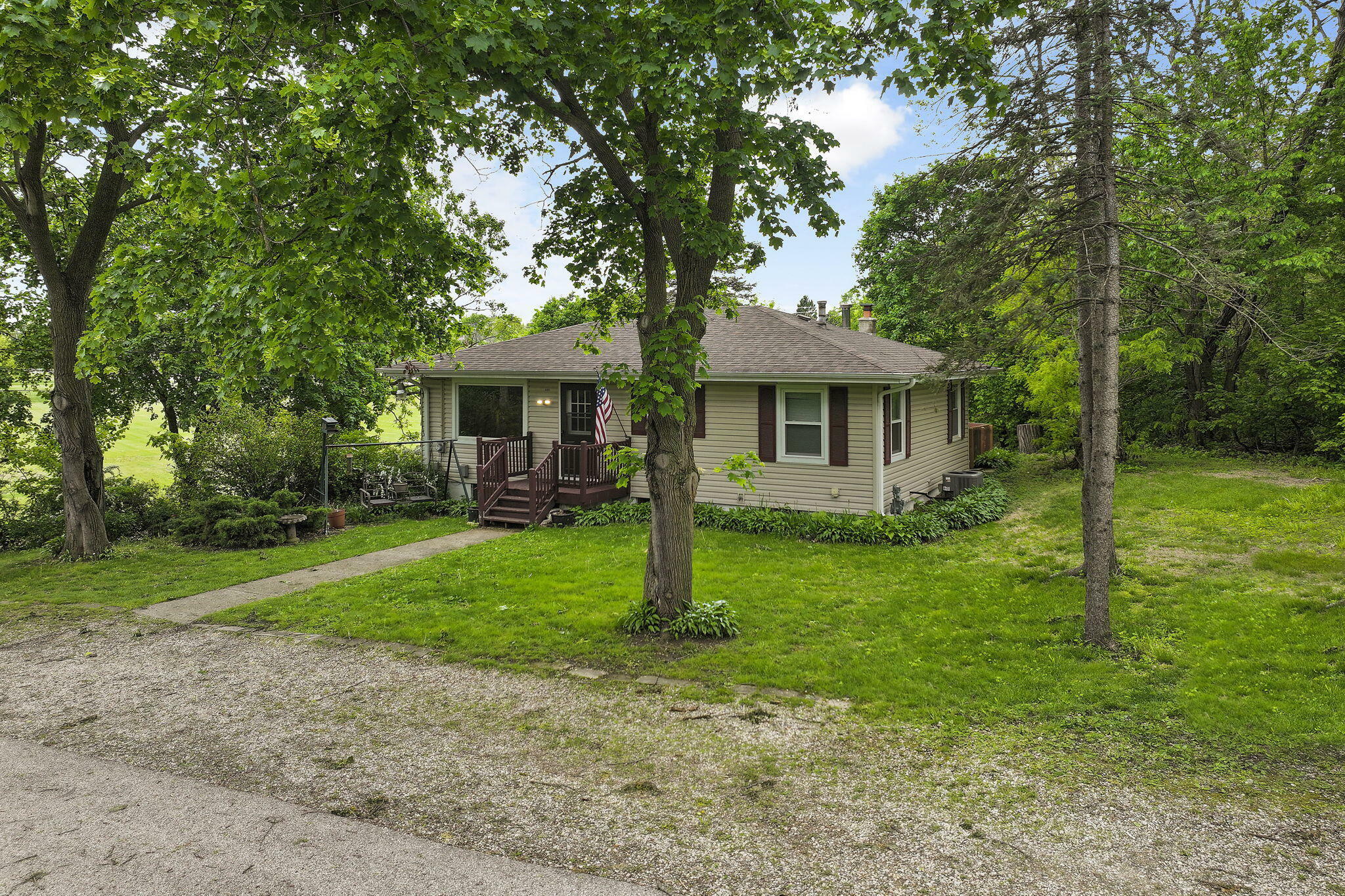 Property Photo:  600 Waverly St  WI 53147 