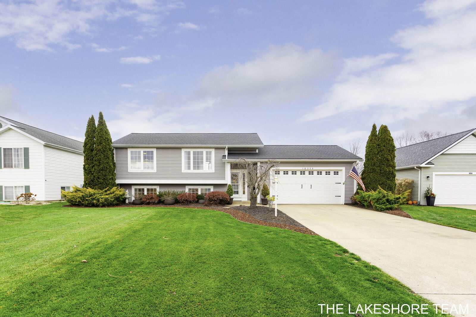 Property Photo:  10259 Lynwood Lane  MI 49464 