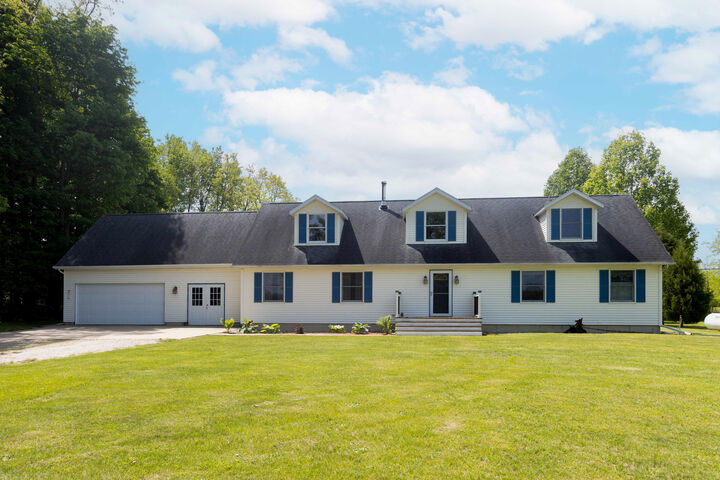 69433 County Road 376  Hartford MI 49057 photo