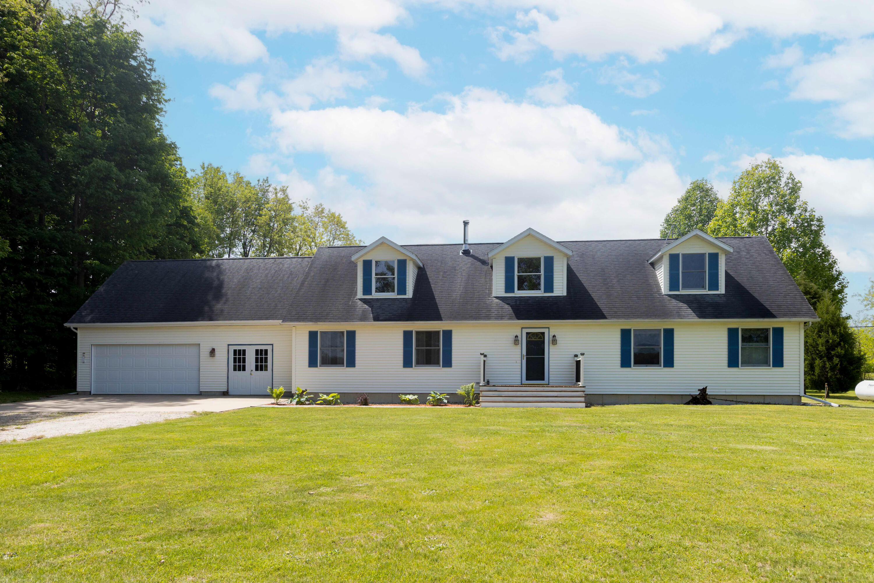 Property Photo: 69433 County Road 376 MI 49057