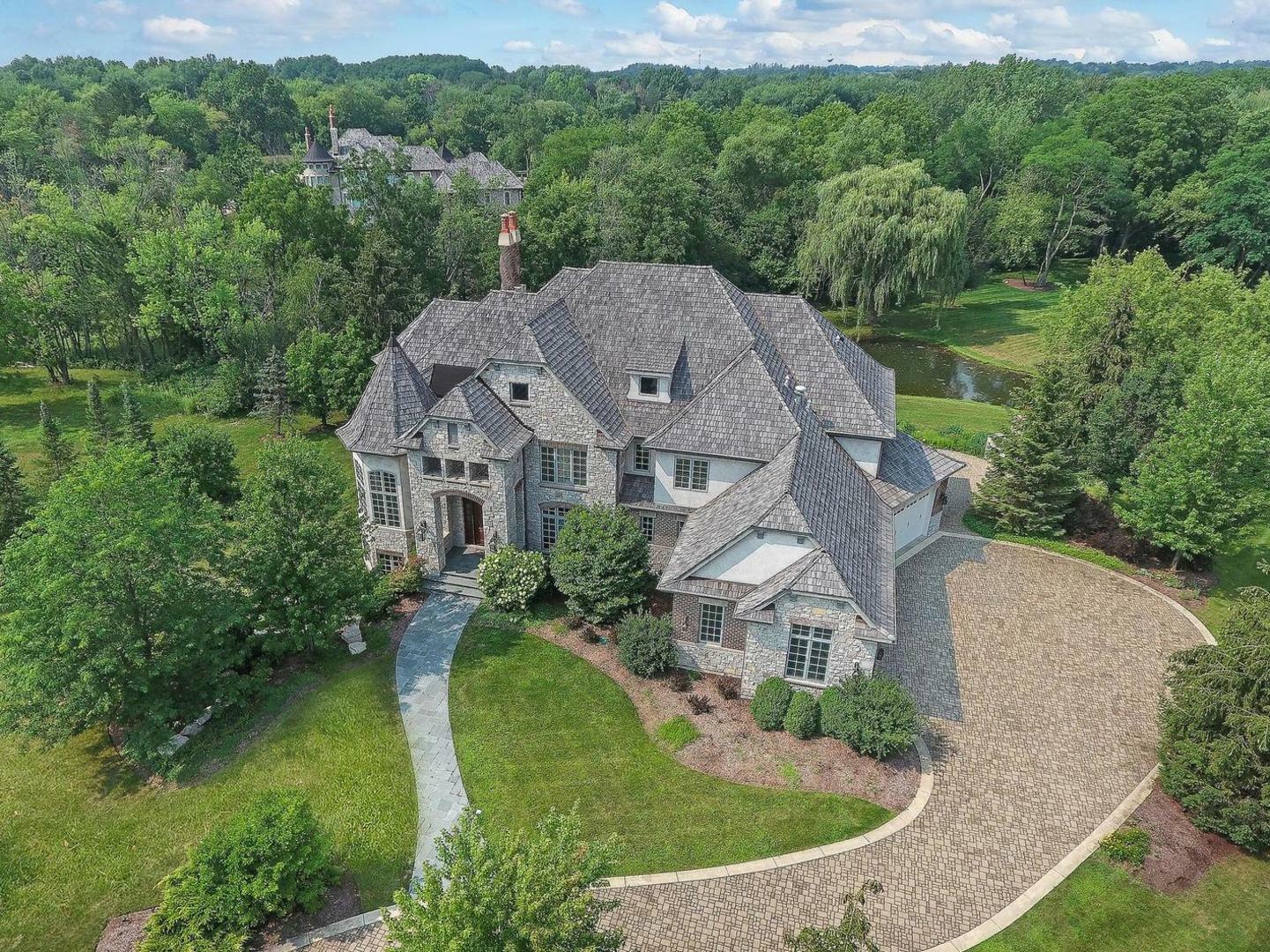 Property Photo: 34 Abbey Woods Drive IL 60010