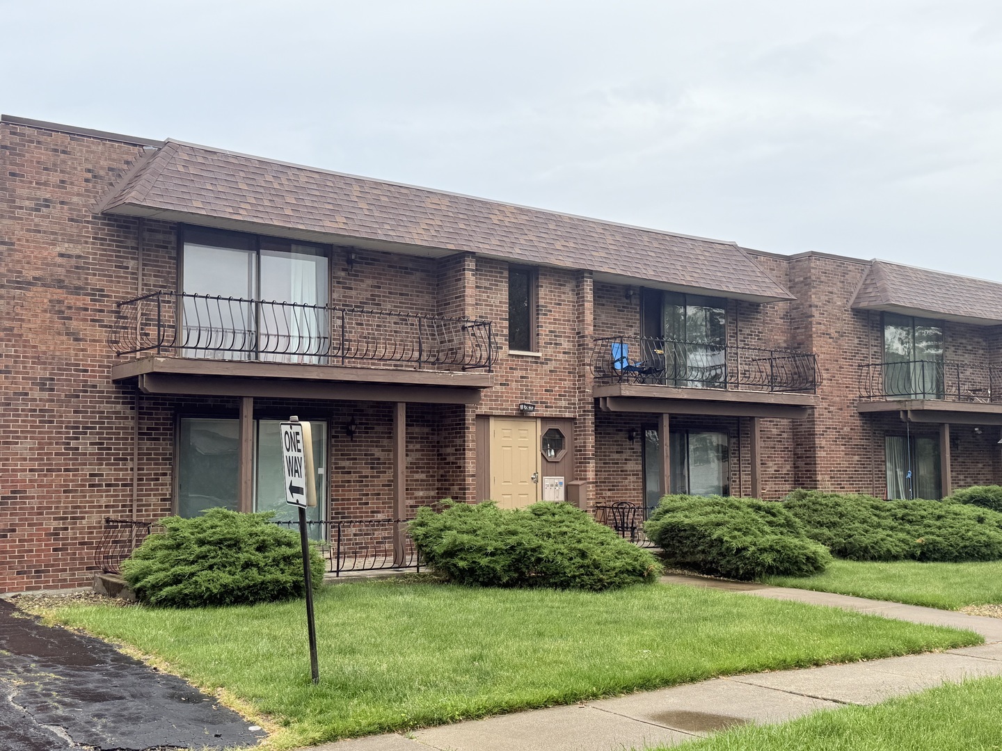 Property Photo: 22633 Pleasant Drive 11B IL 60471