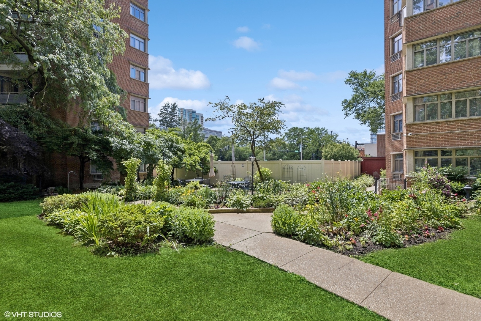 Property Photo: 1864 Sherman Avenue 3sw IL 60201