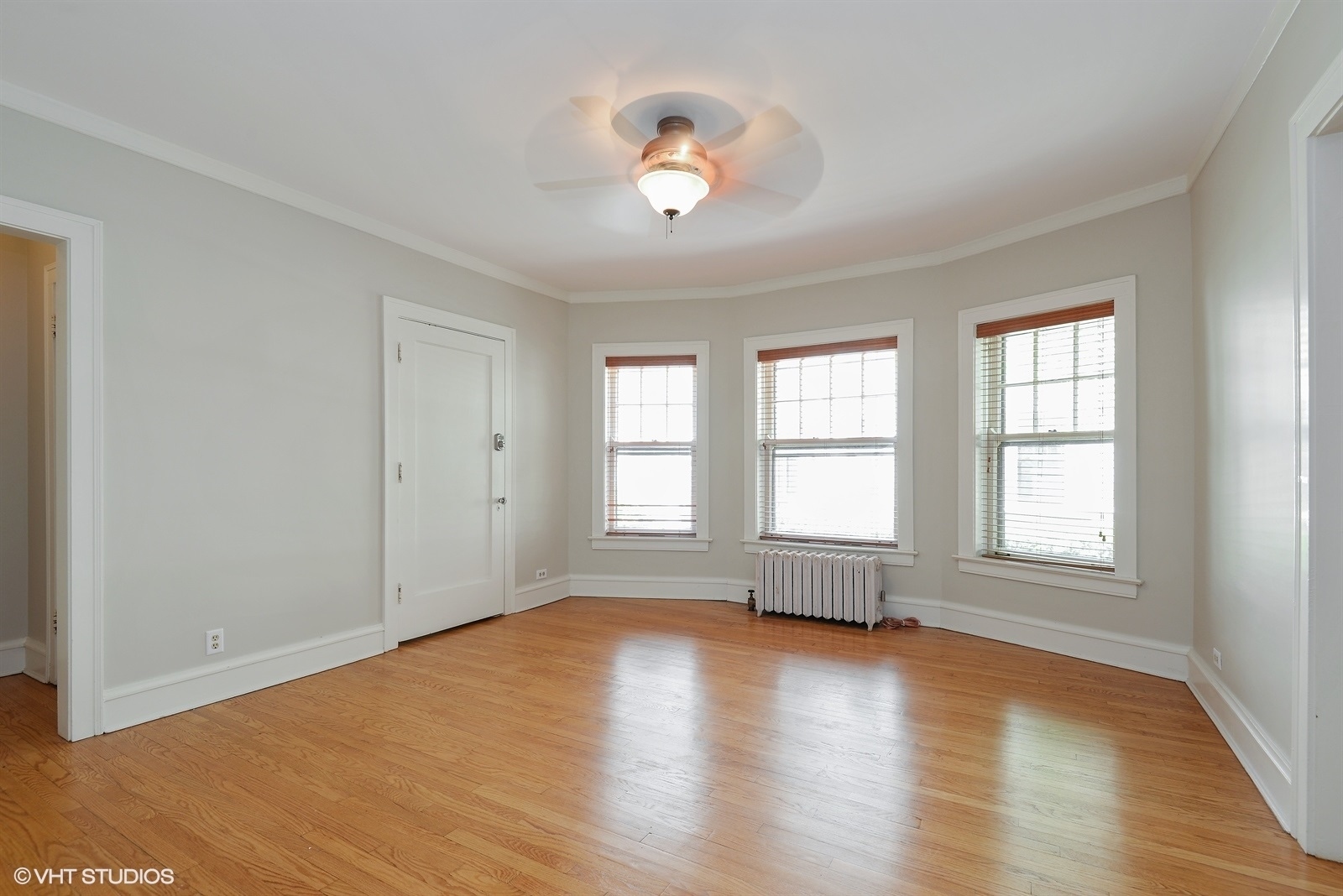 Property Photo: 807 Judson Avenue 1E IL 60202