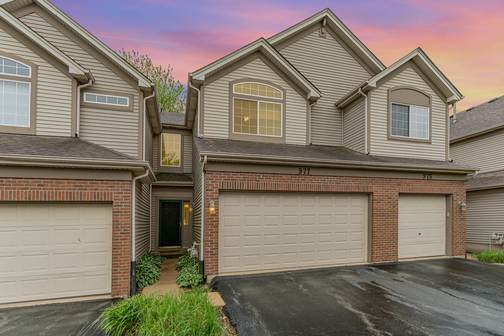 Property Photo: 977 Parkhill Circle IL 60502