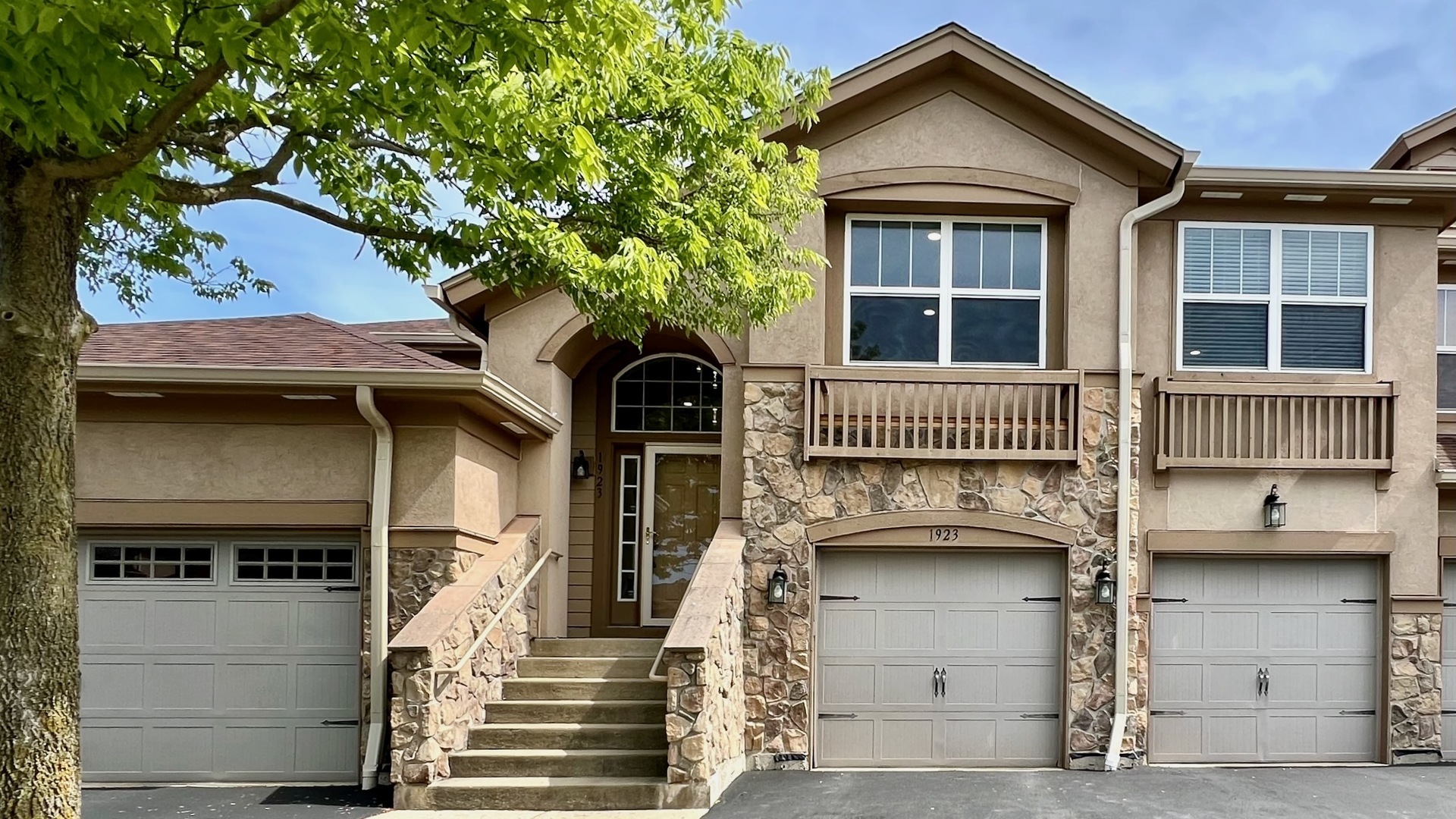 Property Photo: 1923 Byman Lane IL 60061