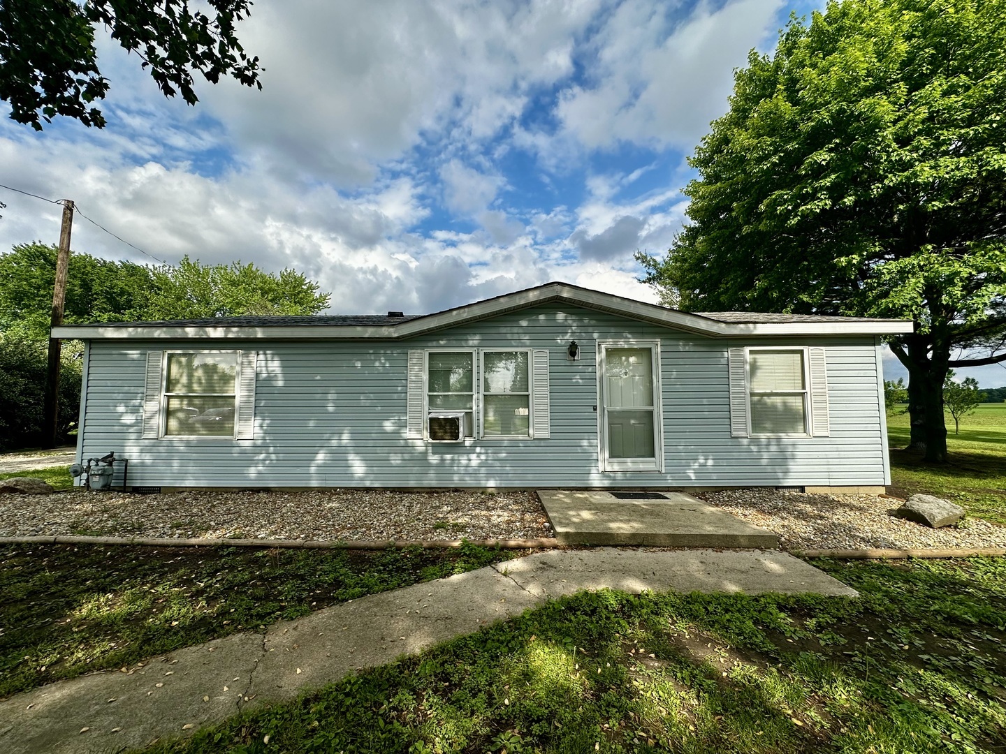Property Photo: 1008 Bloomington Street IL 61735