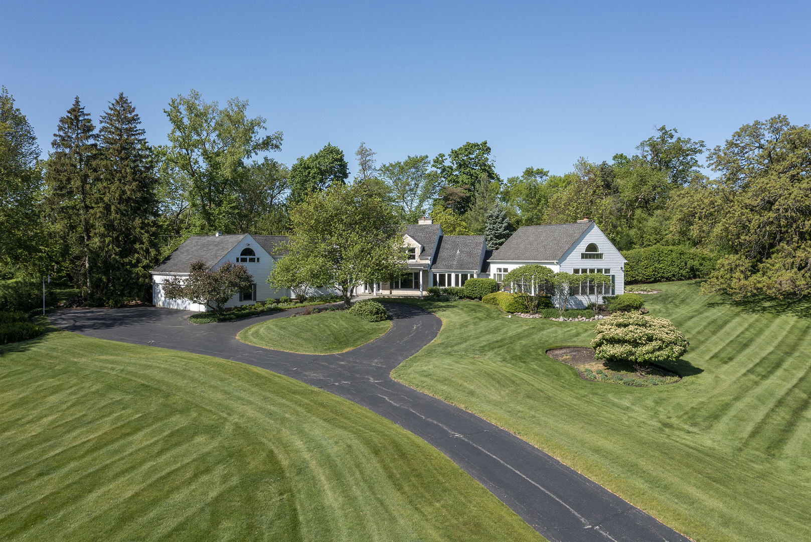 Property Photo: 110 Inverway IL 60067